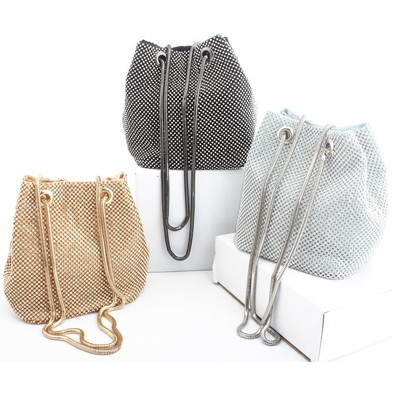 Bolsa clutch luxuosa para festas detalhes em formato diamante